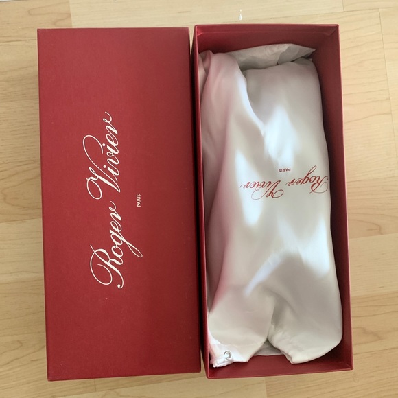 Roger Vivier Belle Vivier Metal Buckle Ballerinas in Patent Leather - Picture 9 of 9